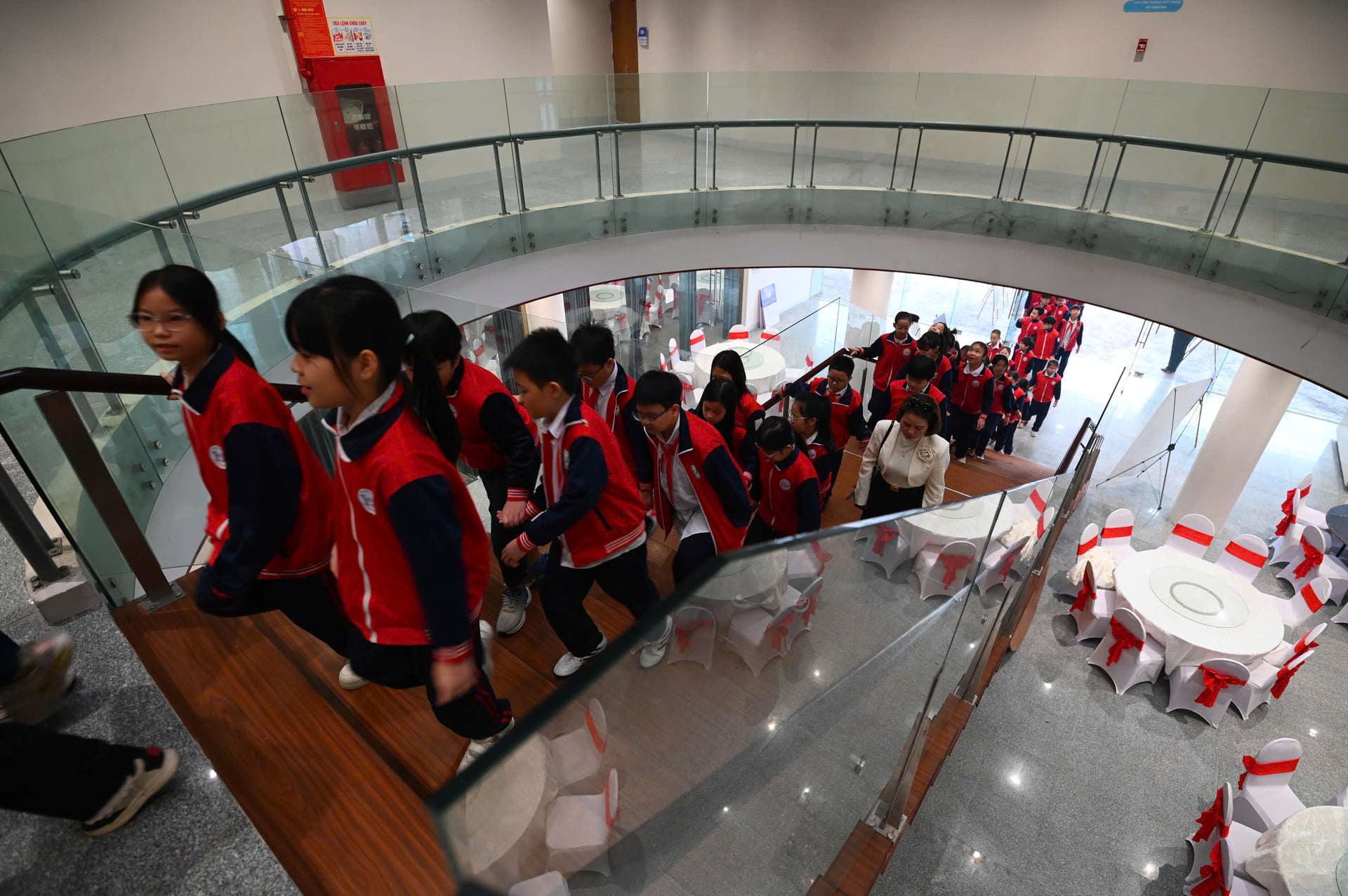 Hơn 600 học sinh, sinh viên đến từ 16 cơ sở giáo dục tiêu biểu trên khắp các miền Tổ quốc hội tụ về Cung Thiếu nhi Hà Nội.