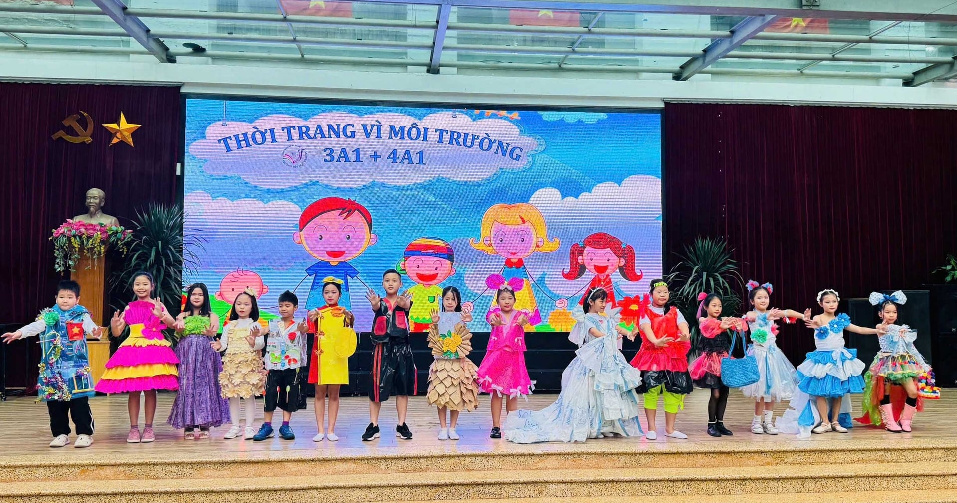 hon-800-dai-bieu-du-truc-tiep-le-trao-giai-thuong-truong-hoc-sinh-thai-asean-091406_592