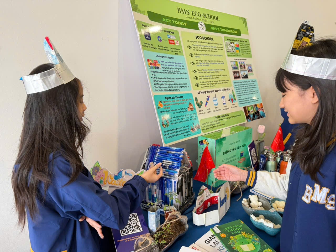 hon-800-dai-bieu-du-truc-tiep-le-trao-giai-thuong-truong-hoc-sinh-thai-asean-085630_395