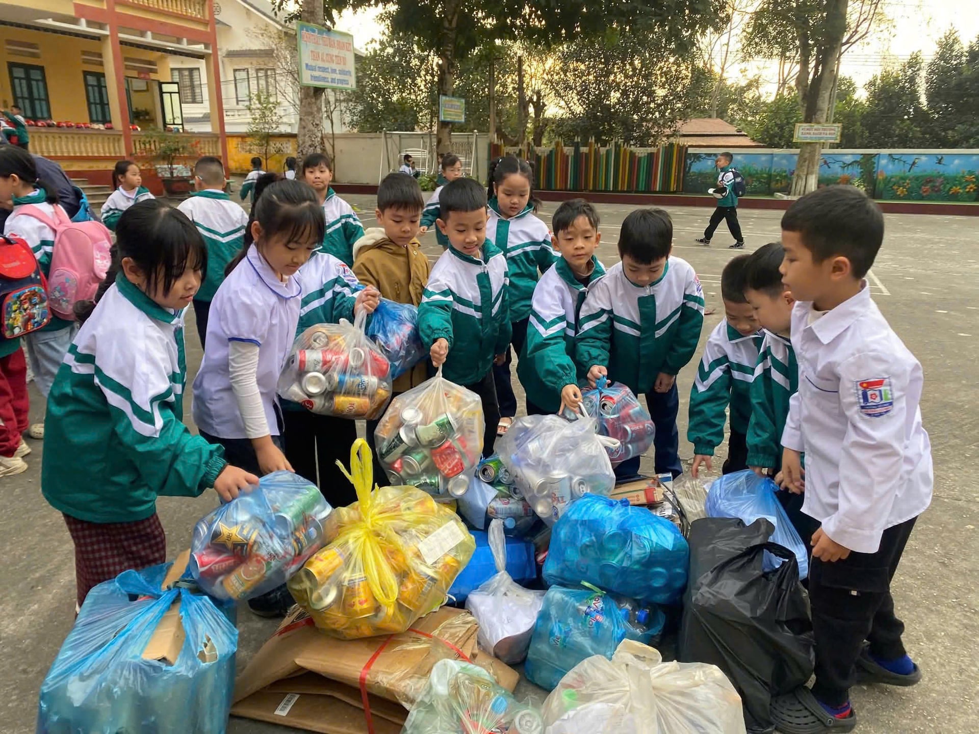 hon-800-dai-bieu-du-truc-tiep-le-trao-giai-thuong-truong-hoc-sinh-thai-asean-085230_229